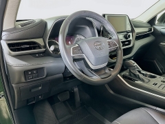 Used 2024  Toyota Highlander XLE AWD at Dutro Auto near Zanesville&comma; OH