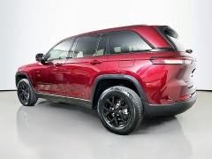 Used 2024  Jeep Grand Cherokee Altitude 4x4 at Graham Auto Mall near Mansfield&comma; OH