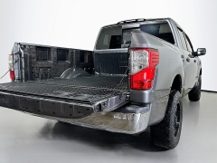 Used 2017  Nissan Titan 4WD Crew Cab SV at Dutro Auto near Zanesville&comma; OH