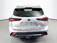 Used 2023  Toyota Highlander Hybrid XLE AWD at Graham Auto Mall near Mansfield, OH