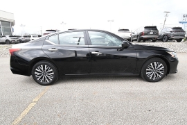 Used 2025  Nissan Altima SV FWD at Dutro Auto near Zanesville&comma; OH