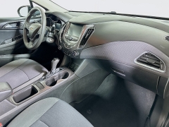 Used 2017  Chevrolet Cruze 4d Hatchback LT Auto at Dutro Auto near Zanesville&comma; OH