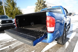 Used 2017  Toyota Tacoma 4WD Double Cab TRD Sport Auto at Graham Auto Mall near Mansfield&comma; OH