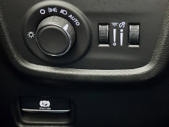 Used 2024  Jeep Grand Cherokee L Altitude X 4x4 at Graham Auto Mall near Mansfield, OH