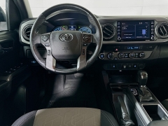 Used 2021  Toyota Tacoma 4WD TRD Off Road Double Cab 5ft Bed V6 AT at Dutro Auto near Zanesville&comma; OH