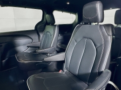 Used 2025  Chrysler Pacifica Limited FWD at Dutro Auto near Zanesville&comma; OH