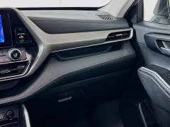 Used 2023  Toyota Highlander XLE AWD at Graham Auto Mall near Mansfield, OH