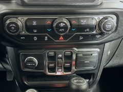 Used 2020  Jeep Wrangler Unlimited 4d SUV 4WD Sahara at Dutro Auto near Zanesville&comma; OH