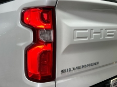Used 2021  Chevrolet Silverado 1500 4WD Crew Cab 147" High Country at Graham Auto Mall near Mansfield, OH
