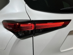 Used 2023  Toyota Highlander LE FWD at Graham Auto Mall near Mansfield&comma; OH