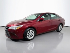 Used 2017  Toyota Camry 4d Sedan LE at Dutro Auto near Zanesville&comma; OH