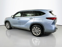 Used 2022  Toyota Highlander Platinum AWD at Graham Auto Mall near Mansfield, OH