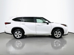 Used 2023  Toyota Highlander LE FWD at Graham Auto Mall near Mansfield&comma; OH