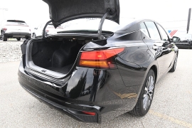 Used 2025  Nissan Altima SV FWD at Dutro Auto near Zanesville&comma; OH
