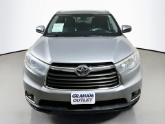 Used 2016  Toyota Highlander 4d SUV AWD XLE at Dutro Auto near Zanesville&comma; OH