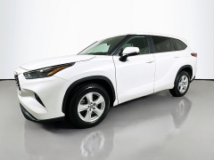 Used 2023  Toyota Highlander LE FWD at Graham Auto Mall near Mansfield&comma; OH