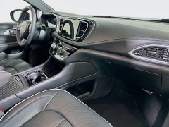 Used 2025  Chrysler Pacifica Limited FWD at Graham Auto Mall near Mansfield&comma; OH