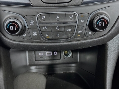 Used 2024  Chevrolet Equinox FWD 4dr LT w&sol;1LT at Graham Auto Mall near Mansfield&comma; OH