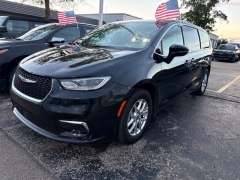 Used 2025  Chrysler Pacifica Select FWD at Maxx Loans near St&period; Adrian&comma; MI