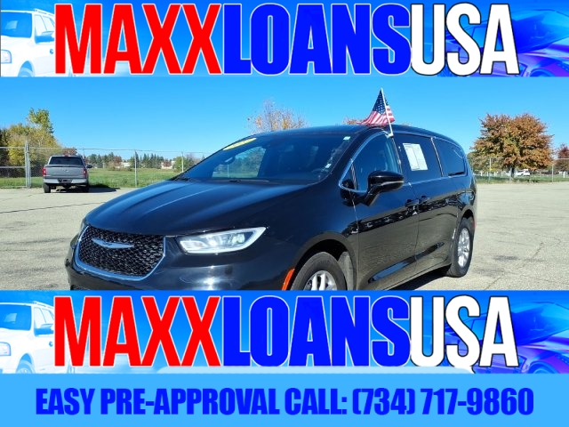 Used 2025  Chrysler Pacifica Select FWD at Maxx Loans near St&period; Adrian&comma; MI