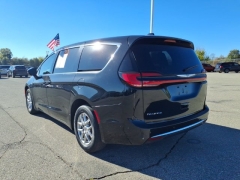 Used 2025  Chrysler Pacifica Select FWD at Maxx Loans near St&period; Adrian&comma; MI