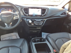 Used 2025  Chrysler Pacifica Select FWD at Maxx Loans near St&period; Adrian&comma; MI