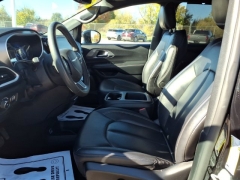Used 2025  Chrysler Pacifica Select FWD at Maxx Loans near St&period; Adrian&comma; MI
