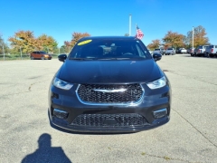 Used 2025  Chrysler Pacifica Select FWD at Maxx Loans near St&period; Adrian&comma; MI