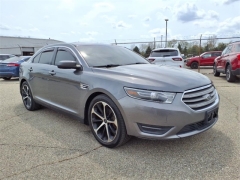 Used 2014 Ford Taurus 4d Sedan SEL AWD at Maxx Loans near ,