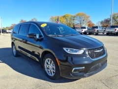Used 2025  Chrysler Pacifica Select FWD at Maxx Loans near St&period; Adrian&comma; MI