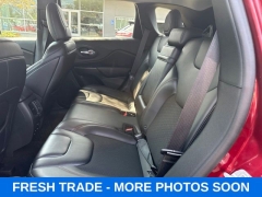 Used 2019  Jeep Cherokee 4d SUV 4WD Trailhawk 3&period;2L at Maxx Loans near St&period; Adrian&comma; MI
