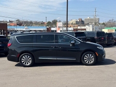 Used 2023  Chrysler Pacifica Hybrid Limited FWD at Dime Down by Frank Leta near Bridgeton&comma; MO