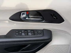 Used 2024  Chrysler Pacifica Touring L FWD at Dime Down by Frank Leta near Bridgeton&comma; MO