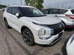 Used 2023  Mitsubishi Outlander S-AWC at Dime Down by Frank Leta near Bridgeton&comma; MO