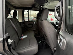 Used 2018  Jeep Wrangler Unlimited Sport 4x4 at Dime Down by Frank Leta near Bridgeton&comma; MO