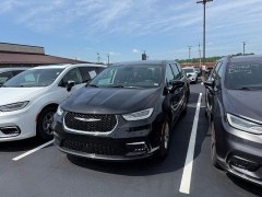 Used 2024  Chrysler Pacifica Touring L FWD at Dime Down by Frank Leta near Bridgeton&comma; MO