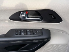 Used 2024  Chrysler Pacifica Touring L FWD at Dime Down by Frank Leta near Bridgeton&comma; MO