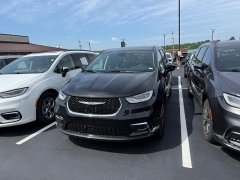 Used 2024  Chrysler Pacifica Touring L FWD at Dime Down by Frank Leta near Bridgeton&comma; MO