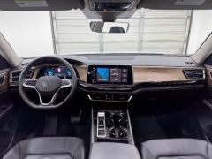 Used 2024  Volkswagen Atlas 2&period;0T SE w&sol;Technology FWD at NEXCAR near Spring&comma; TX