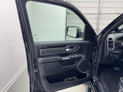 Used 2020  Ram 1500 2WD Crew Cab Laramie at NEXCAR near Spring&comma; TX