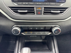 Used 2022  Nissan Altima 2.5 SV Sedan at NEXCAR near Spring, TX
