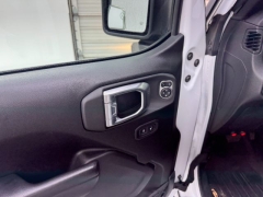 Used 2021  Jeep Gladiator Sport S 4x4 at NEXCAR near Spring&comma; TX