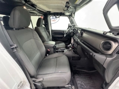 Used 2021  Jeep Gladiator Sport S 4x4 at NEXCAR near Spring&comma; TX