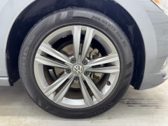 Used 2019  Volkswagen Jetta 4d Sedan 1&period;4T R-Line at NEXCAR near Spring&comma; TX