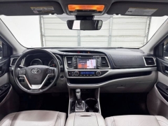 Used 2018  Toyota Highlander 4d SUV FWD XLE at NEXCAR near Spring&comma; TX
