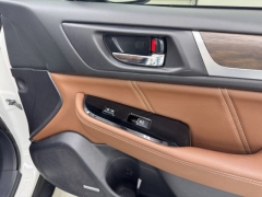 Used 2019  Subaru Outback 4d SUV 2&period;5i Touring at NEXCAR near Spring&comma; TX