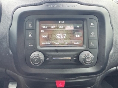 Used 2017  Jeep Renegade 4d SUV FWD Latitude at NEXCAR near Spring, TX