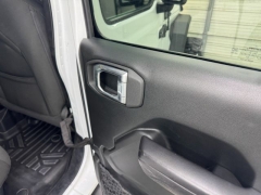 Used 2021  Jeep Gladiator Sport S 4x4 at NEXCAR near Spring&comma; TX