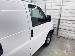 Used 2017  Chevrolet Express Van 2500 Van at NEXCAR near Spring&comma; TX