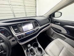Used 2018  Toyota Highlander 4d SUV FWD XLE at NEXCAR near Spring&comma; TX